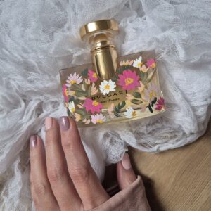 Festett és feliratozott parfüm